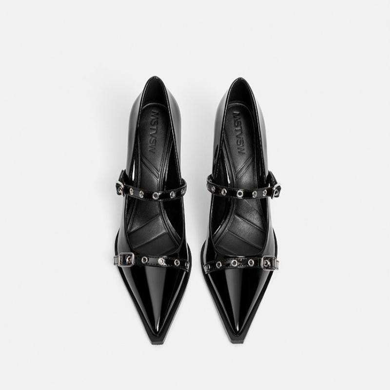 Модная женская обувь с низким верхом 2025 Весна и Лето Модный дизайн с пряжкой на одной линии Острый носок Сексуальный стиль С мелким вырезом Высокие каблуки 35 чёрный
Модная женская обувь с низким верхом 2025 Весна и Лето Модный дизайн с пряжкой на одной линии Острый носок Сексуальный стиль С мелким вырезом Высокие каблуки 35 чёрный