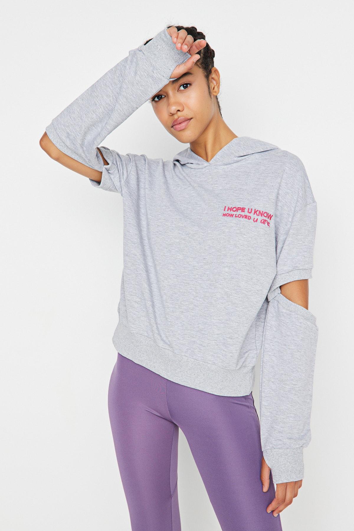 Черная базовая тонкая трикотажная толстовка с принтом и вырезами TWOSS22SW0064
Черная базовая тонкая трикотажная толстовка с принтом и вырезами TWOSS22SW0064