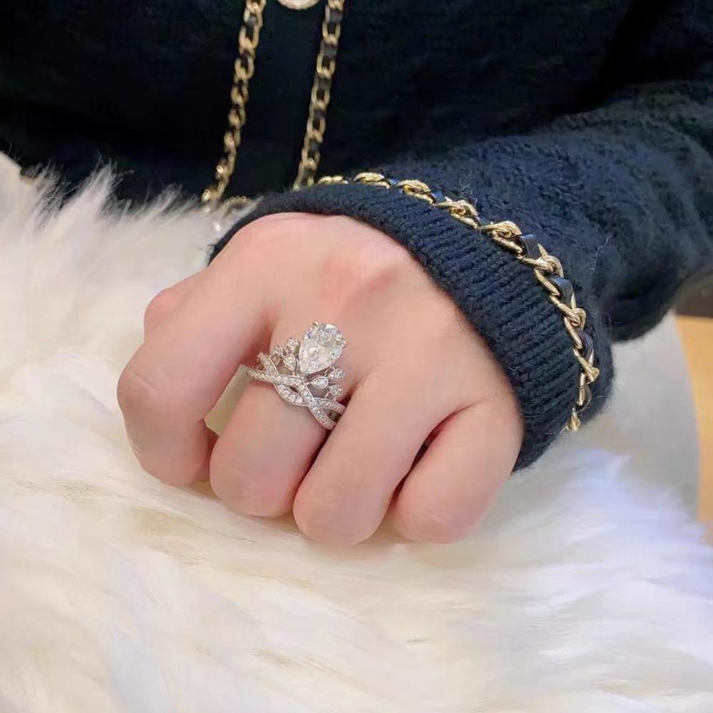S925 Sterling Silver Ring Women s Moissanite 2 Carat Water Drop Crown Heron Feather European and American Luxury Party Jewelry Gifts adjustable opening
S925 Sterling Silver Ring Women s Moissanite 2 Carat Water Drop Crown Heron Feather European and American Luxury Party Jewelry Gifts adjustable opening