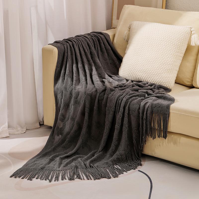 Вязаный жаккардовый диванный плед в американском стиле 65x240 cm (with tassels) 370g
Вязаный жаккардовый диванный плед в американском стиле 65x240 cm (with tassels) 370g