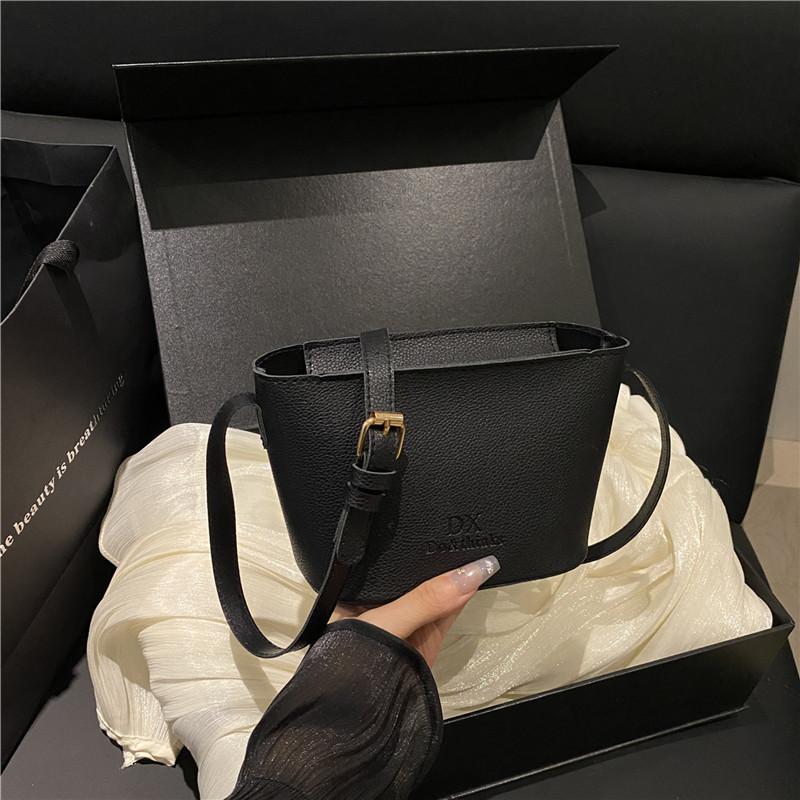Spring and summer popular simple solid color messenger bag new fashionable versatile high sense shoulder bucket tote bag women
Spring and summer popular simple solid color messenger bag new fashionable versatile high sense shoulder bucket tote bag women