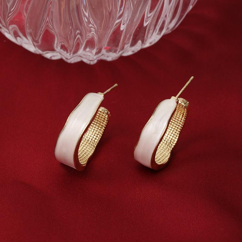 Korean Morandi color earrings women s new trendy in cold wind earrings versatile retro studs белый
Korean Morandi color earrings women s new trendy in cold wind earrings versatile retro studs белый