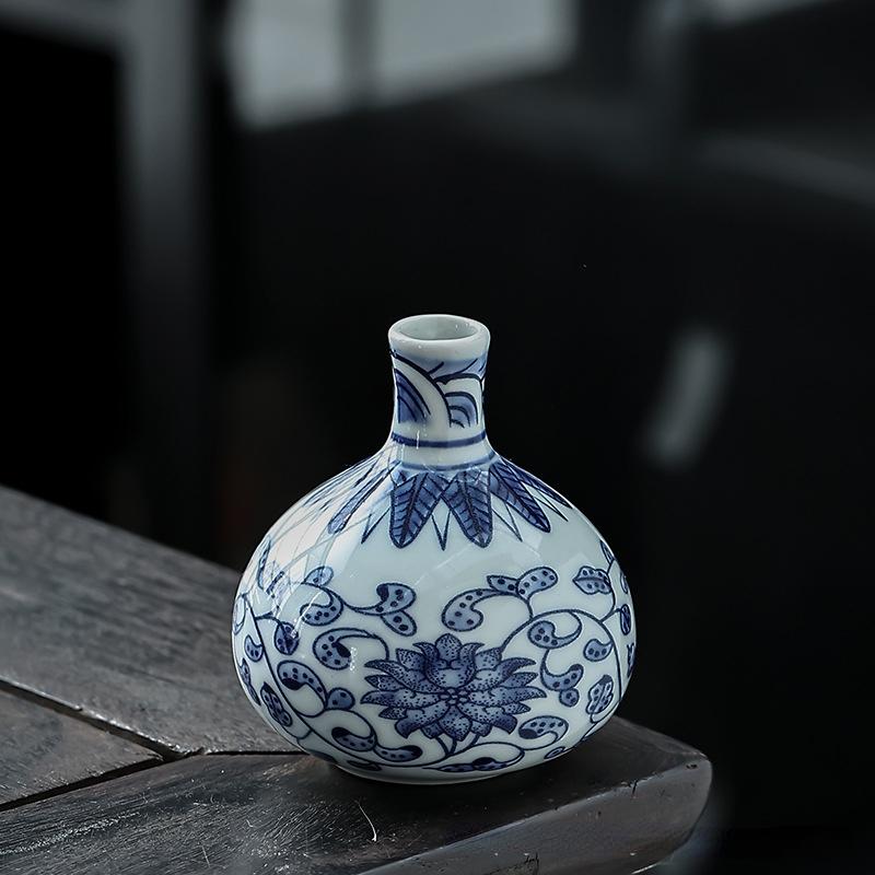 Chinese Flower Vase for Home Vintage Blue and White Porcelain Vase Ceramic Flower Vase Decoration Antique Traditional
Chinese Flower Vase for Home Vintage Blue and White Porcelain Vase Ceramic Flower Vase Decoration Antique Traditional