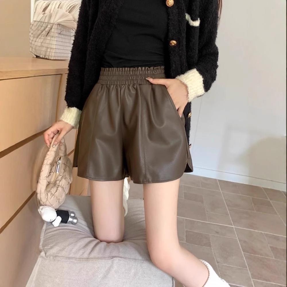 Women s High Waist A-Line PU Leather Shorts 2025 - Slimming, Elastic Waist, Wide-Leg Bootcut for Spring and Autumn. XL
Women s High Waist A-Line PU Leather Shorts 2025 - Slimming, Elastic Waist, Wide-Leg Bootcut for Spring and Autumn. XL