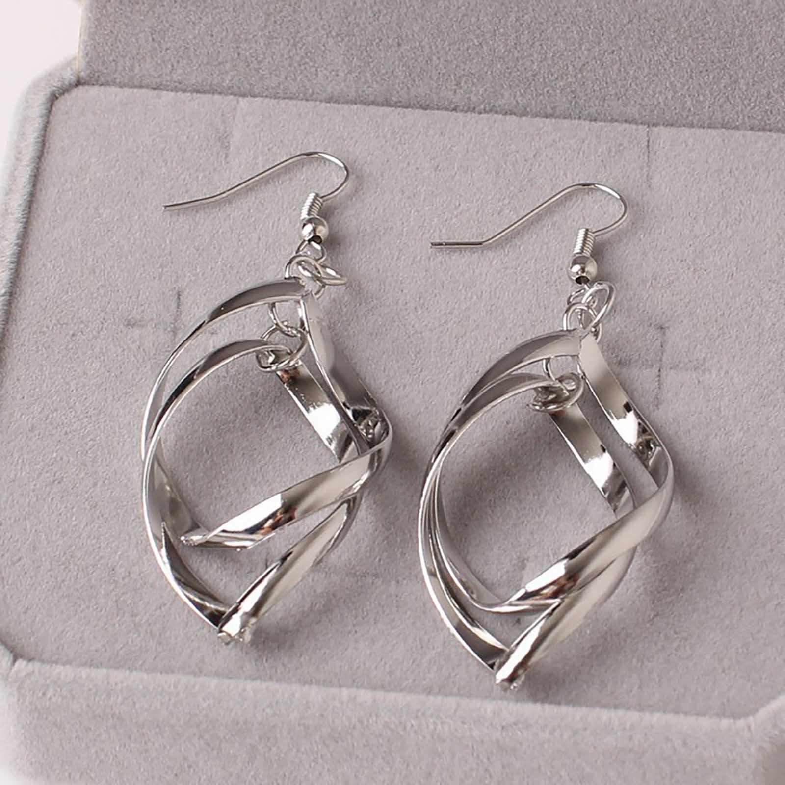 Fashionable Twisted Diamond Shaped Multi-layer Earrings One Size срібний
Fashionable Twisted Diamond Shaped Multi-layer Earrings One Size срібний
