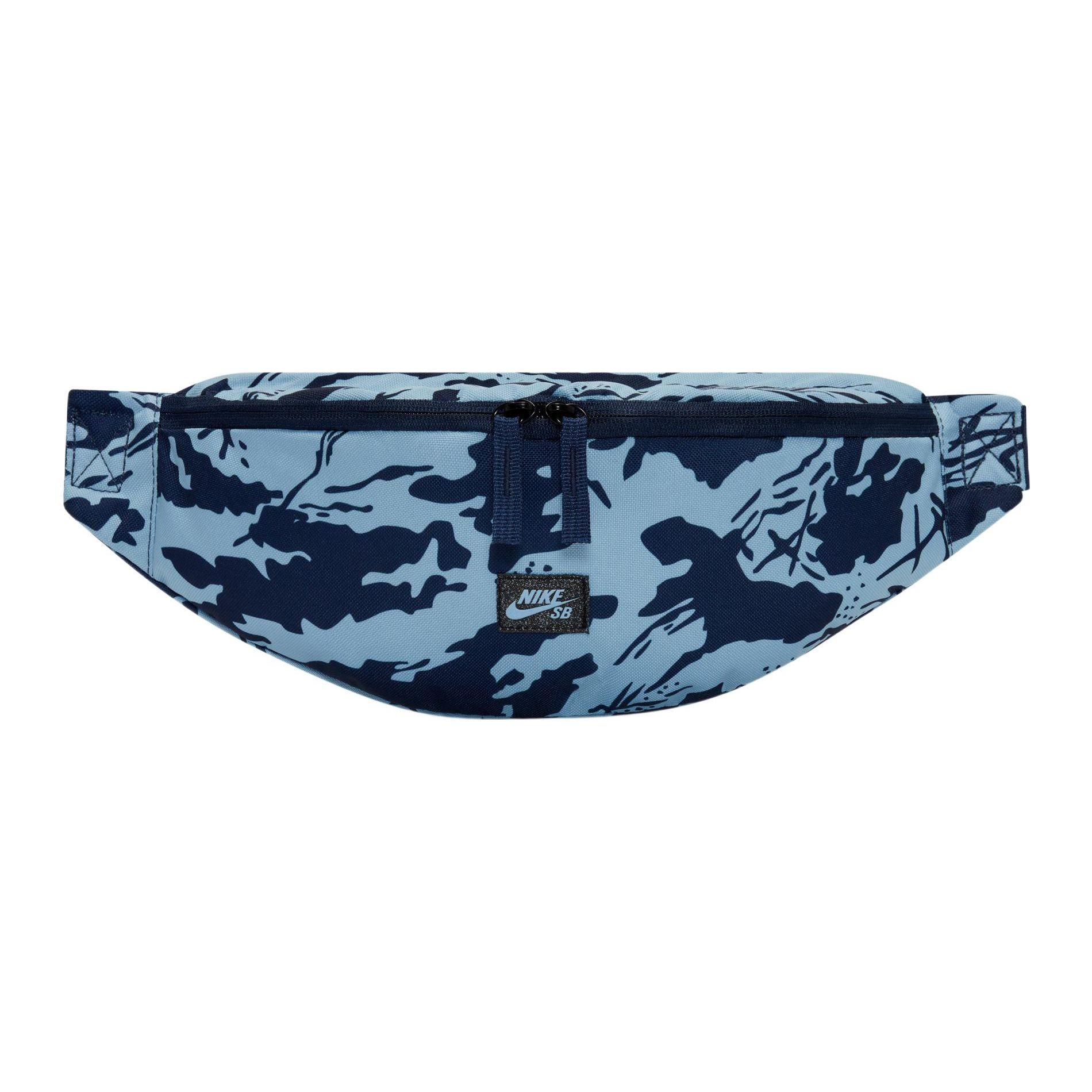 Nike Heritage Printed Adjustable Waist Belt Fabric Waist Bag Regular Couple Style Unisex Waist Bag Navy-Blue Light-Blue DR5075-410 Navy Blue/Milk Blue
Nike Heritage Printed Adjustable Waist Belt Fabric Waist Bag Regular Couple Style Unisex Waist Bag Navy-Blue Light-Blue DR5075-410 Navy Blue/Milk Blue
