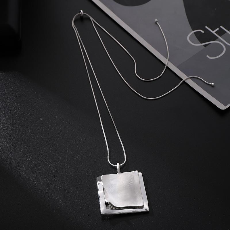 Fashion Fashion Premium Quadrilateral Geometric Alloy Pendant Ladies Long Necklace
Fashion Fashion Premium Quadrilateral Geometric Alloy Pendant Ladies Long Necklace