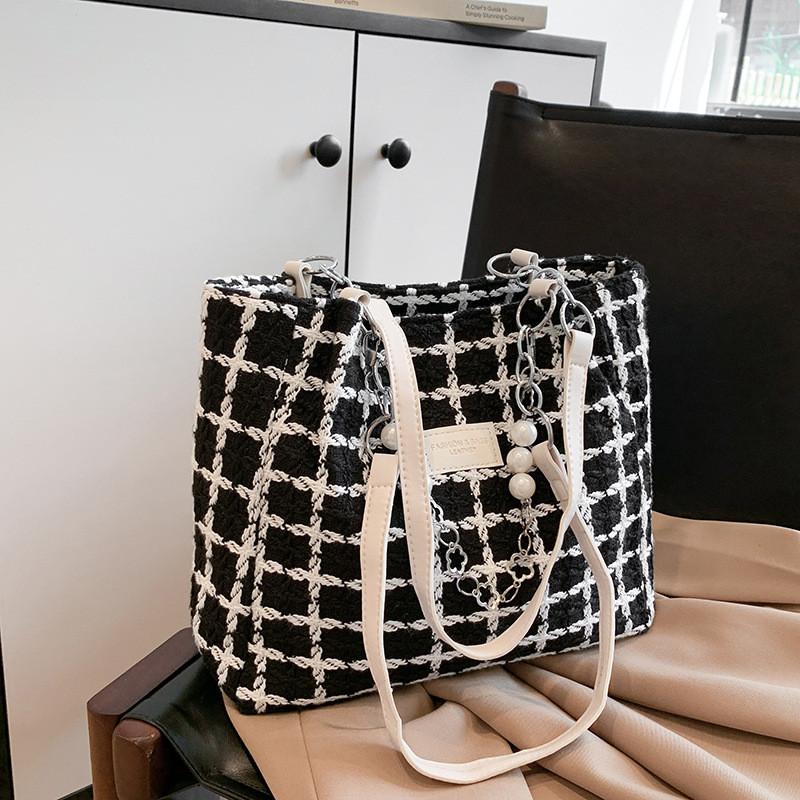 Chic And Fashionable Summer Shoulder Bag For Women Perfect For Daily Commuting And Casual Outings StyleF
Chic And Fashionable Summer Shoulder Bag For Women Perfect For Daily Commuting And Casual Outings StyleF