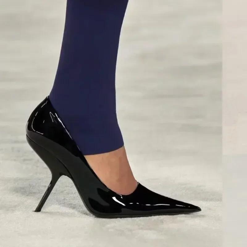 2025 Spring/Summer New Shaped Thin High Heels Women s Shoes Fashionable and Sexy Wedding Party Large Size Women s Sandals 35
2025 Spring/Summer New Shaped Thin High Heels Women s Shoes Fashionable and Sexy Wedding Party Large Size Women s Sandals 35
