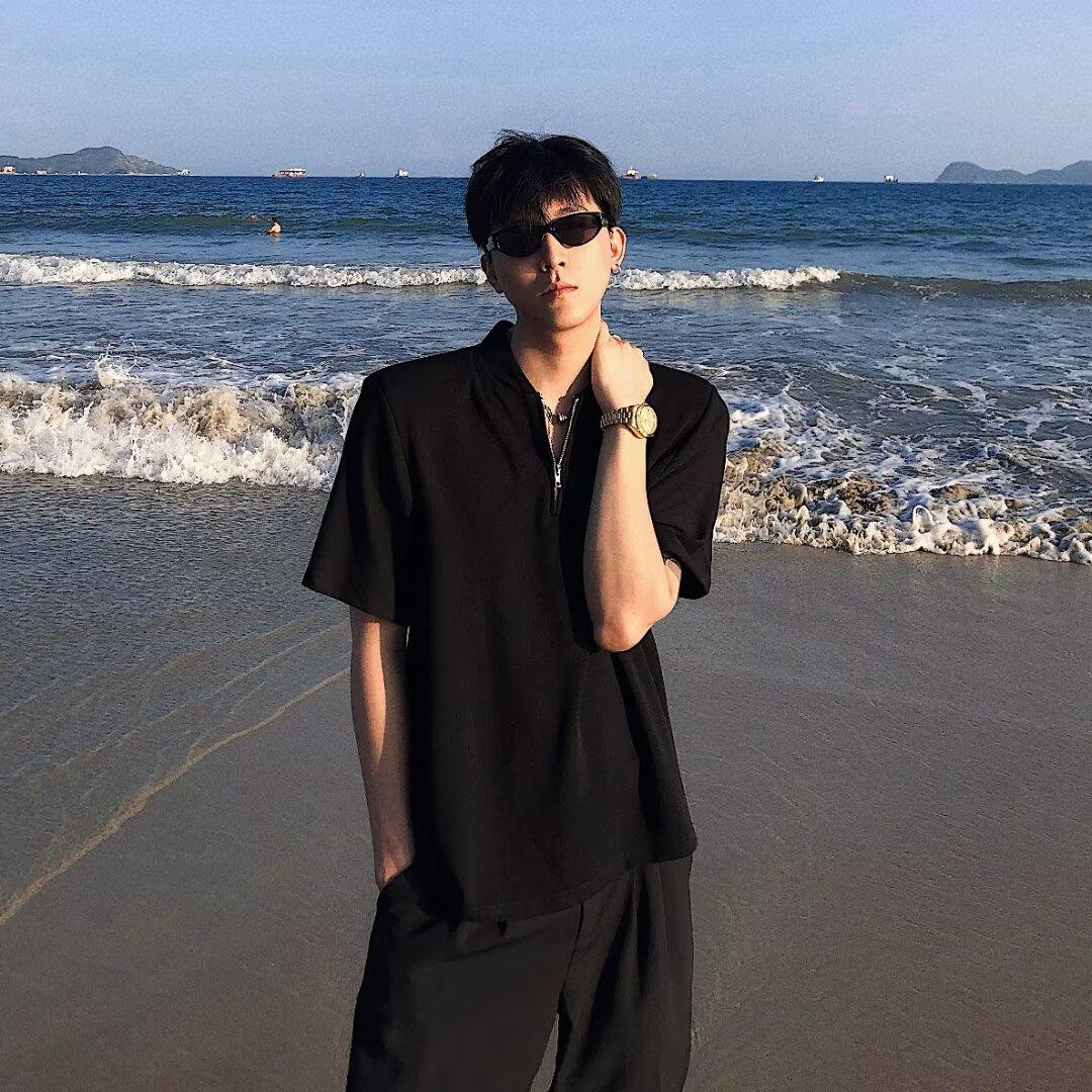 Летняя мужская футболка в китайском стиле с воротником на пуговицах, нишевый дизайн, с высоким воротником, из ледяного шелка, темная, мужская, с рукавом до локтя, контроль M чёрный
Летняя мужская футболка в китайском стиле с воротником на пуговицах, нишевый дизайн, с высоким воротником, из ледяного шелка, темная, мужская, с рукавом до локтя, контроль M чёрный