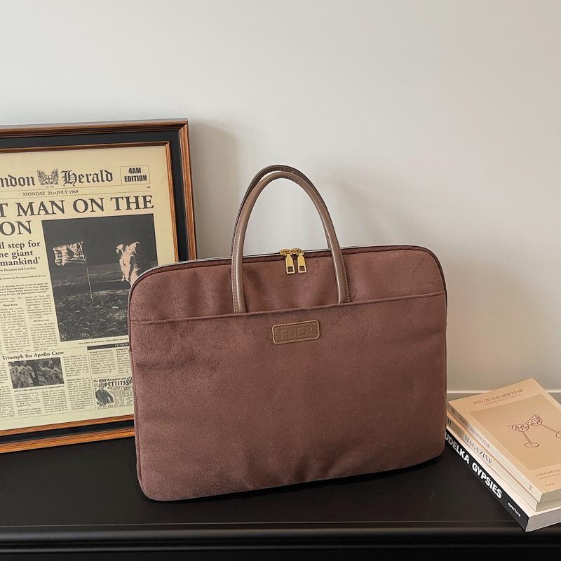 New Top Handle Bag Large Capacity Comfortable and Versatile Texture Laptop Bag for Women Elegant Embossed Suede Shoulder Bag темно-коричневого кольору
New Top Handle Bag Large Capacity Comfortable and Versatile Texture Laptop Bag for Women Elegant Embossed Suede Shoulder Bag темно-коричневого кольору