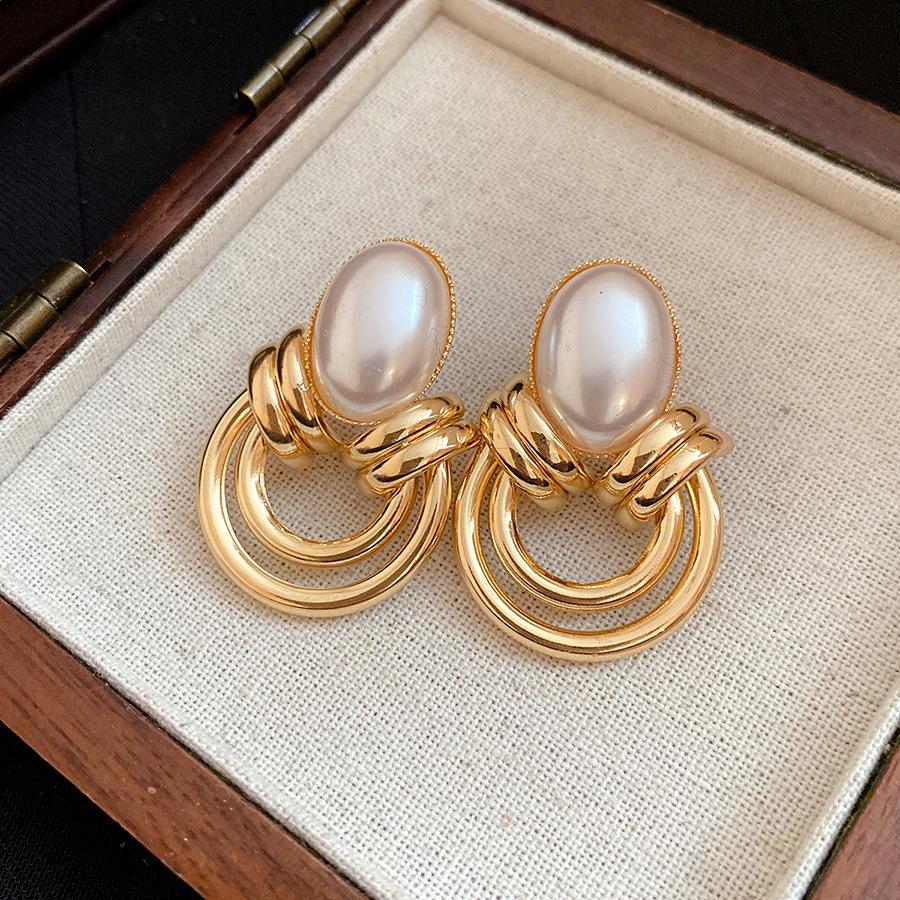 Medieval vintage silver needle oval turquoise stud earrings retro court style earrings light luxury premium earrings
Medieval vintage silver needle oval turquoise stud earrings retro court style earrings light luxury premium earrings