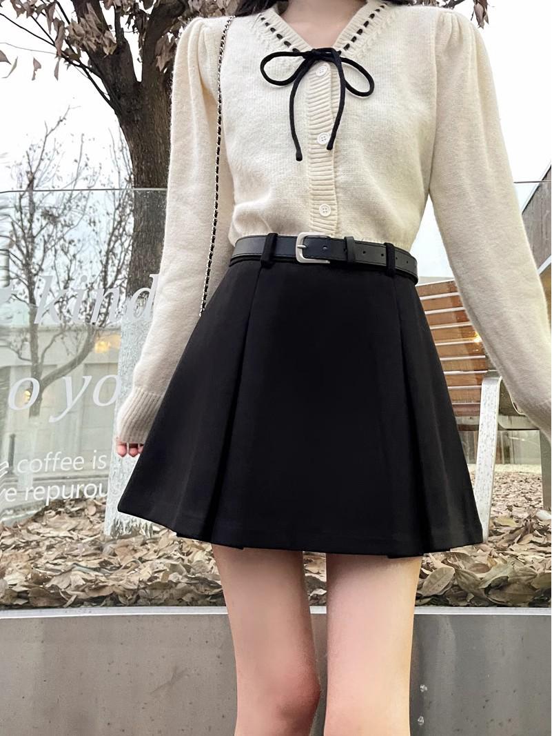 2024 High-Waisted Khaki Wool Midi Skirt for Women - Autumn/Winter Pleated A-line Design, Petite Fit, Hip-Hugging Style 4XL
2024 High-Waisted Khaki Wool Midi Skirt for Women - Autumn/Winter Pleated A-line Design, Petite Fit, Hip-Hugging Style 4XL