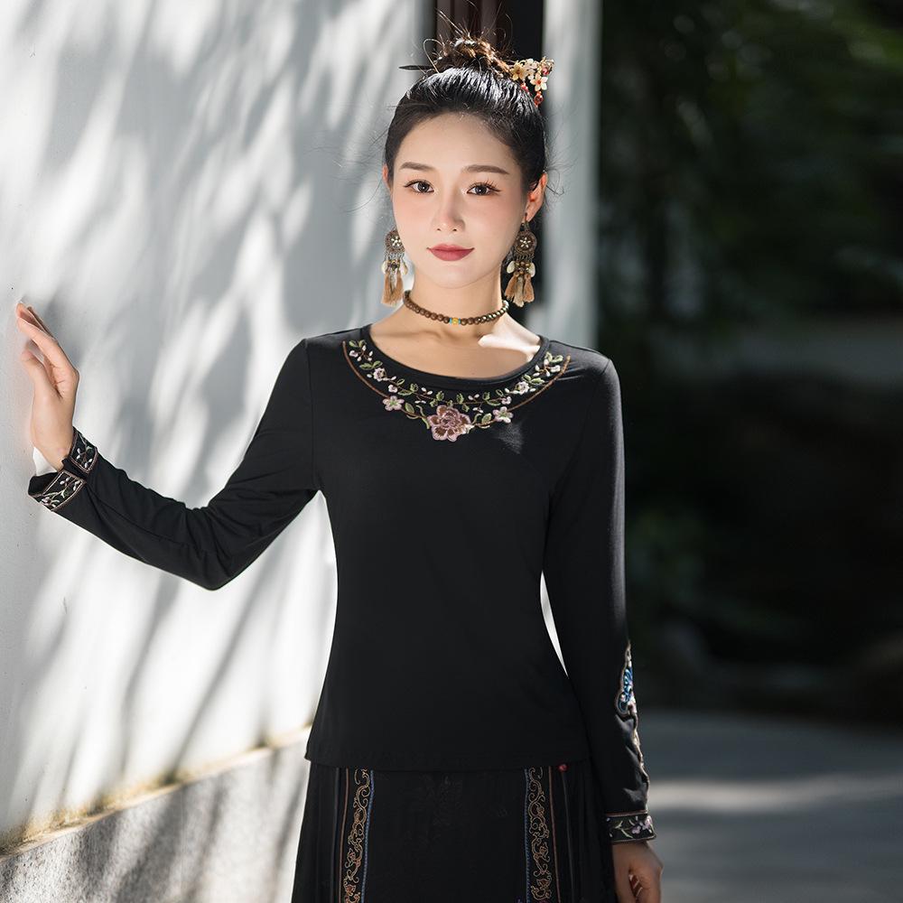 Женский черный этнический пуловер с вышивкой, осень 2024, футболка с длинным рукавом свободного кроя L чёрный
Женский черный этнический пуловер с вышивкой, осень 2024, футболка с длинным рукавом свободного кроя L чёрный