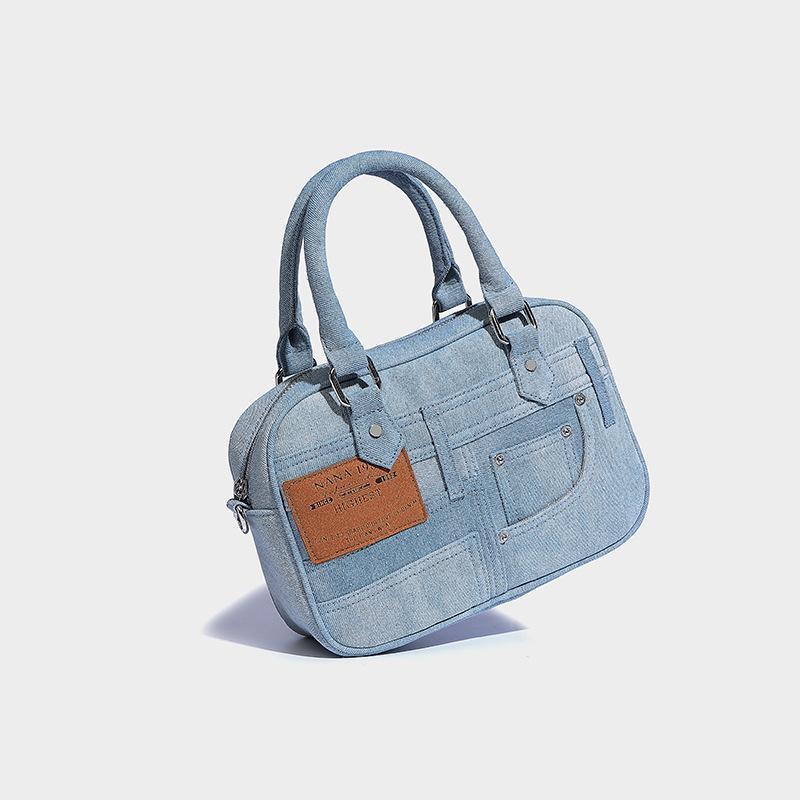 Джинсова жіноча сумочка з нішевим дизайном 2024 року, нова маленька квадратна сумка високого класу в стилі ретро, висококласна сумка через плече світло-синій колір
Джинсова жіноча сумочка з нішевим дизайном 2024 року, нова маленька квадратна сумка високого класу в стилі ретро, висококласна сумка через плече світло-синій колір