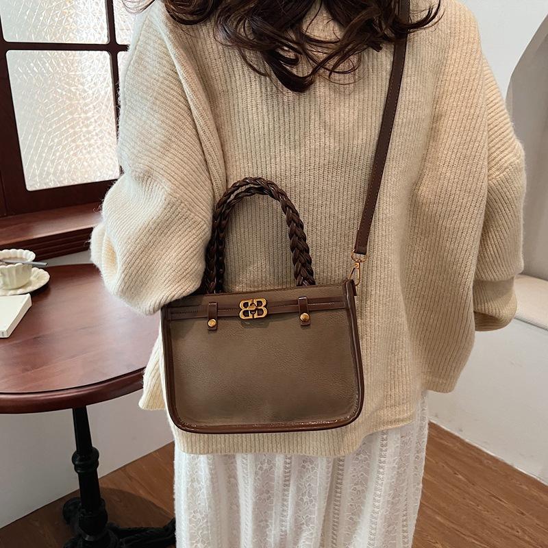 Large capacity bag women s autumn and winter retro 2025 new matte fashion shoulder messenger bag women s commuter tote bag 23*9*16 светло-коричневого
Large capacity bag women s autumn and winter retro 2025 new matte fashion shoulder messenger bag women s commuter tote bag 23*9*16 светло-коричневого