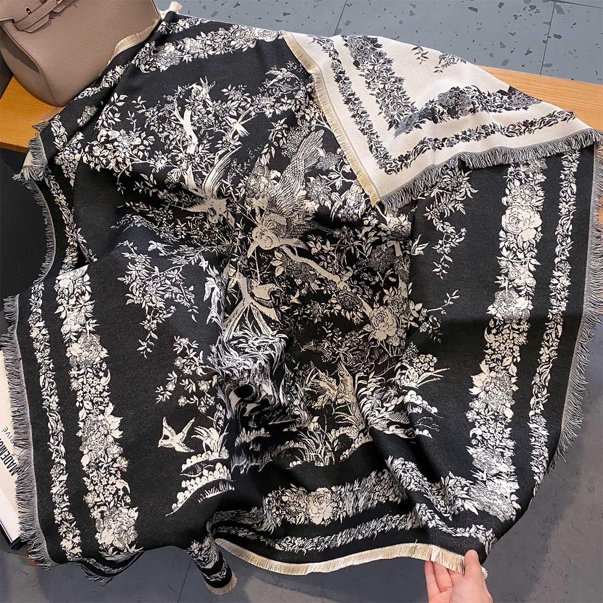 Роскошный шарф с цветочным принтом для женщин, теплый зимний кашемировый шарф-пашмина, шаль, женский толстый эшарп, одеяло-накидка, буфанда 132X134cm
Роскошный шарф с цветочным принтом для женщин, теплый зимний кашемировый шарф-пашмина, шаль, женский толстый эшарп, одеяло-накидка, буфанда 132X134cm