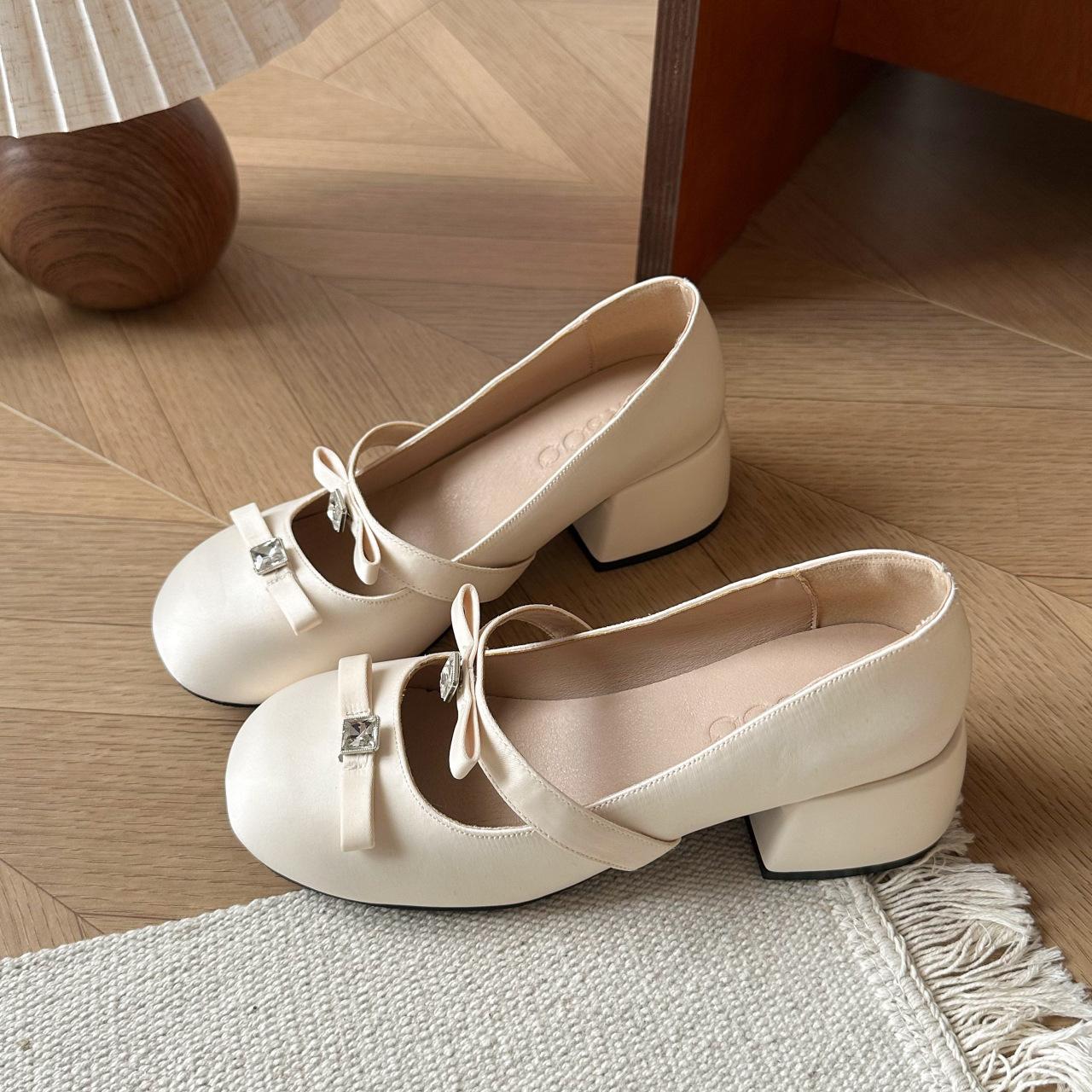 French with skirt, women s shallow mouth high-heeled single shoes, new spring and summer retro fashion versatile height-increasing Mary Jane shoes 39 бежевий
French with skirt, women s shallow mouth high-heeled single shoes, new spring and summer retro fashion versatile height-increasing Mary Jane shoes 39 бежевий