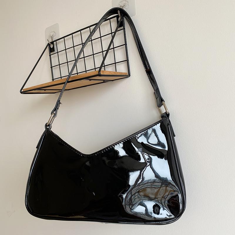 Vintage Women Black Patent Leather Underarm Shoulder Bag Fashi Design Irregularity Soft Pu Handbags Casual Glossy Totes (20cm<Max Length<30cm) чёрный
Vintage Women Black Patent Leather Underarm Shoulder Bag Fashi Design Irregularity Soft Pu Handbags Casual Glossy Totes (20cm<Max Length<30cm) чёрный