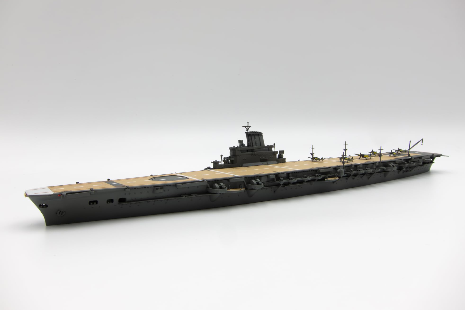 Пластиковая модель авианосца ВМС Японии Taiho специальной серии 1/700 №21 (Деревянная палуба) серый
Пластиковая модель авианосца ВМС Японии Taiho специальной серии 1/700 №21 (Деревянная палуба) серый