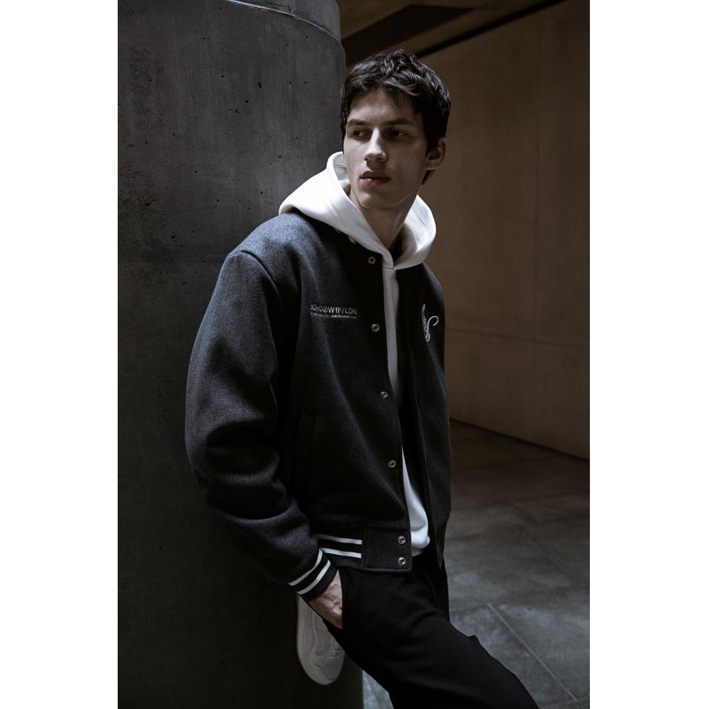 Куртка бейсбольная свободного кроя HM темно-серая soHo HeighHts M
Куртка бейсбольная свободного кроя HM темно-серая soHo HeighHts M