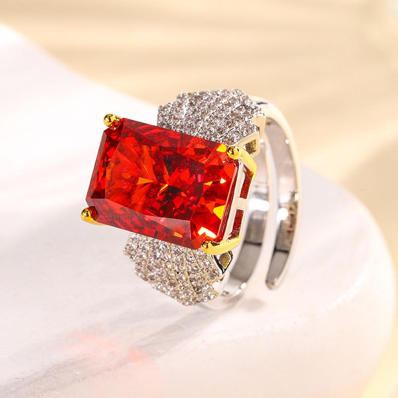 Ювелирные изделия Медное основание с золотым покрытием Высокоуглеродистый бриллиант Ледяной цветок Медная инкрустация Легкая роскошь Квадратное кольцо с бриллиантом Женское 10 * 14