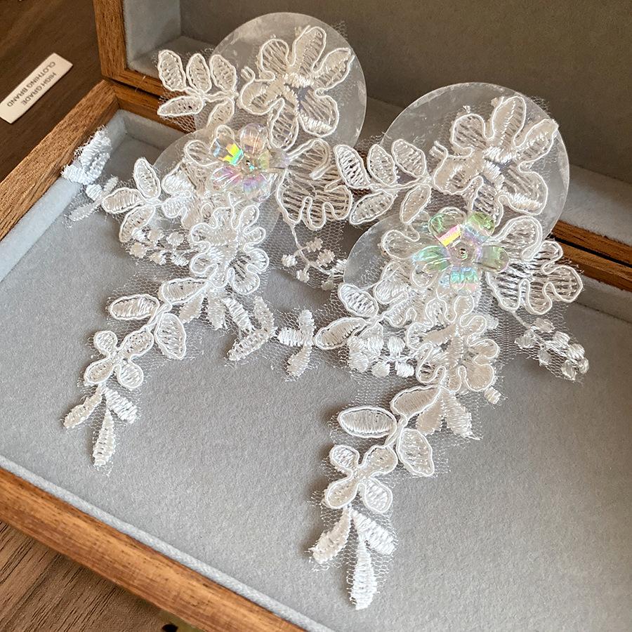 Shell flower lace fringed earrings super fairy sweet, fashionable temperament stud earrings niche high-end earrings
Shell flower lace fringed earrings super fairy sweet, fashionable temperament stud earrings niche high-end earrings