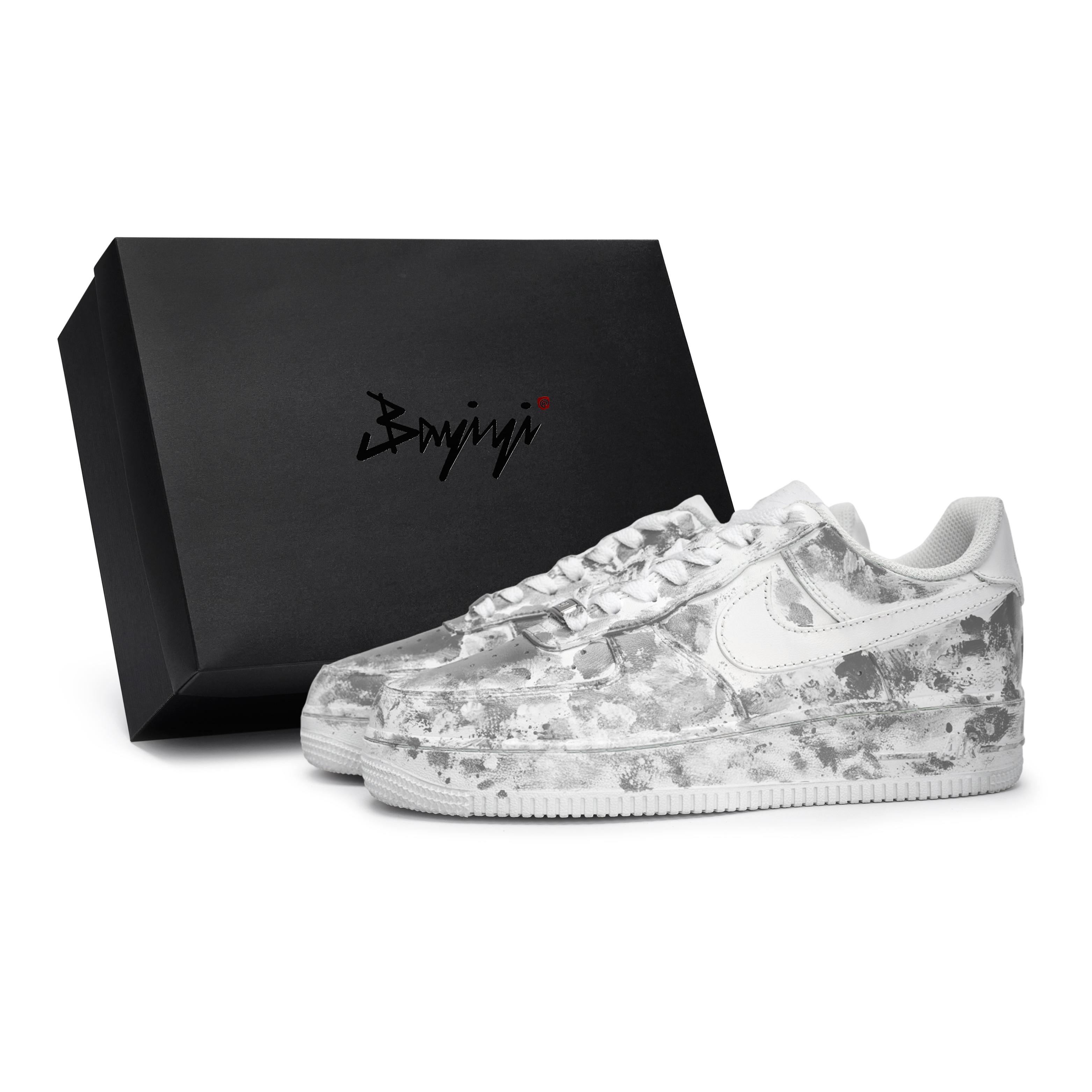 Nike Air Force 1 Sky Halo Іризантні Нековзкі Низькі Скейтбордичні Кросівки Унісекс Біло-Сірі CW2288-111(Team80SBOX) 38.5
Nike Air Force 1 Sky Halo Іризантні Нековзкі Низькі Скейтбордичні Кросівки Унісекс Біло-Сірі CW2288-111(Team80SBOX) 38.5