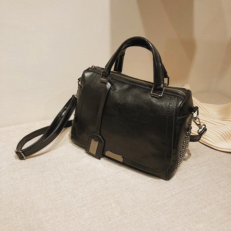 Вінтажні сумки із заклепками. Жіноча сумка через плече з штучної шкіри. Дизайнерська розкішна сумка Boston Messenger великої місткості.
Вінтажні сумки із заклепками. Жіноча сумка через плече з штучної шкіри. Дизайнерська розкішна сумка Boston Messenger великої місткості.