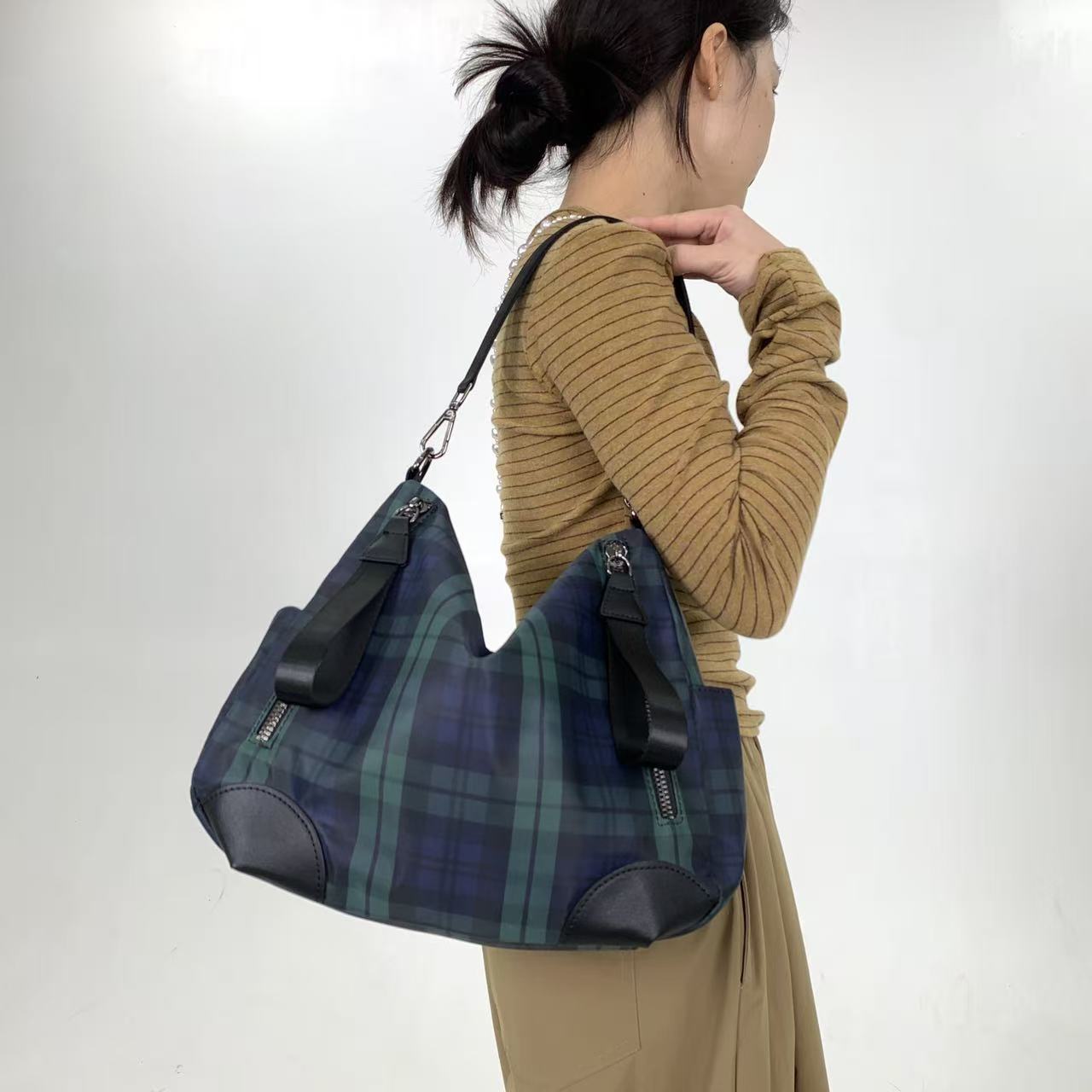 Maillard Leopard Print Street Women S Shoulder Bag Large Capacity Multi-Partition Personalized Messenger Bag
Maillard Leopard Print Street Women S Shoulder Bag Large Capacity Multi-Partition Personalized Messenger Bag