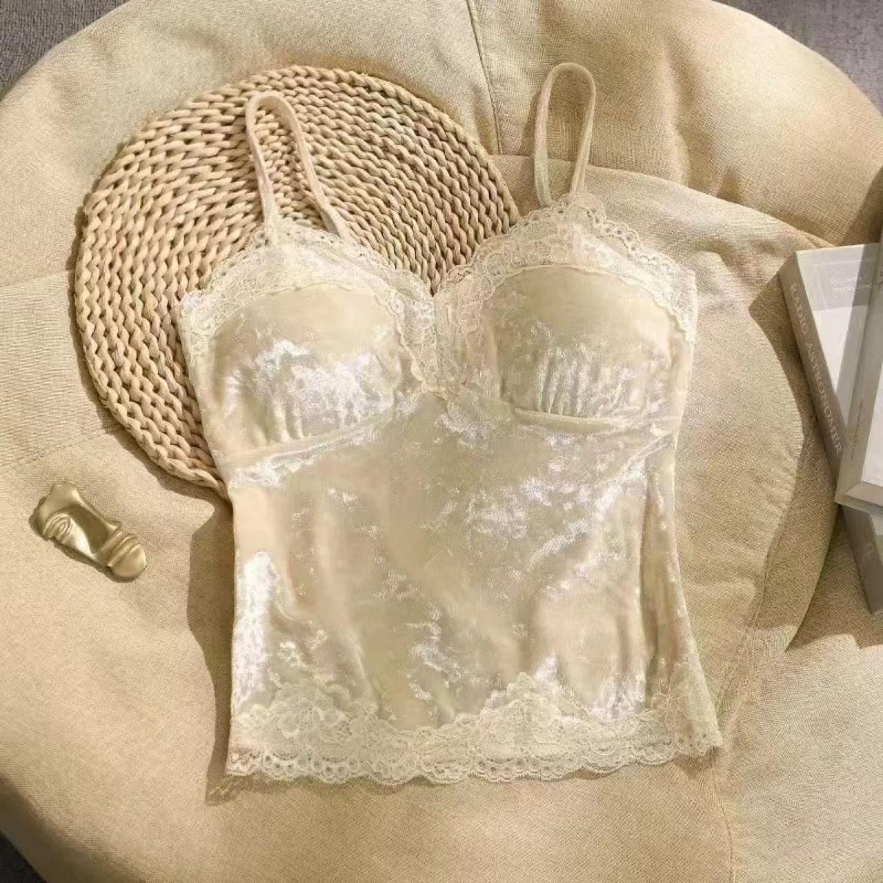 Женский однотонный кружевной топ без рукавов с пупком One Size
Женский однотонный кружевной топ без рукавов с пупком One Size