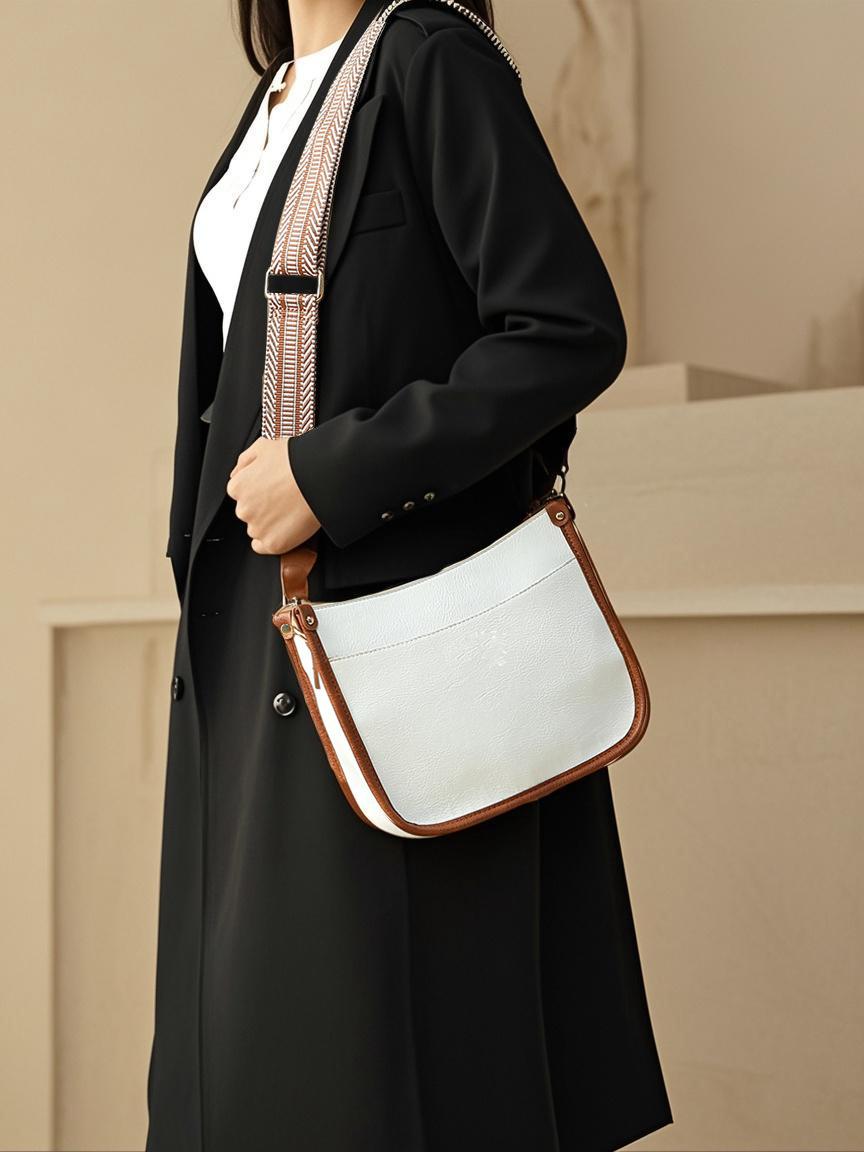 Fashion bucket wide shoulder strap bag, winter new 2025 retro casual single shoulder high-end trendy women s bag
Fashion bucket wide shoulder strap bag, winter new 2025 retro casual single shoulder high-end trendy women s bag