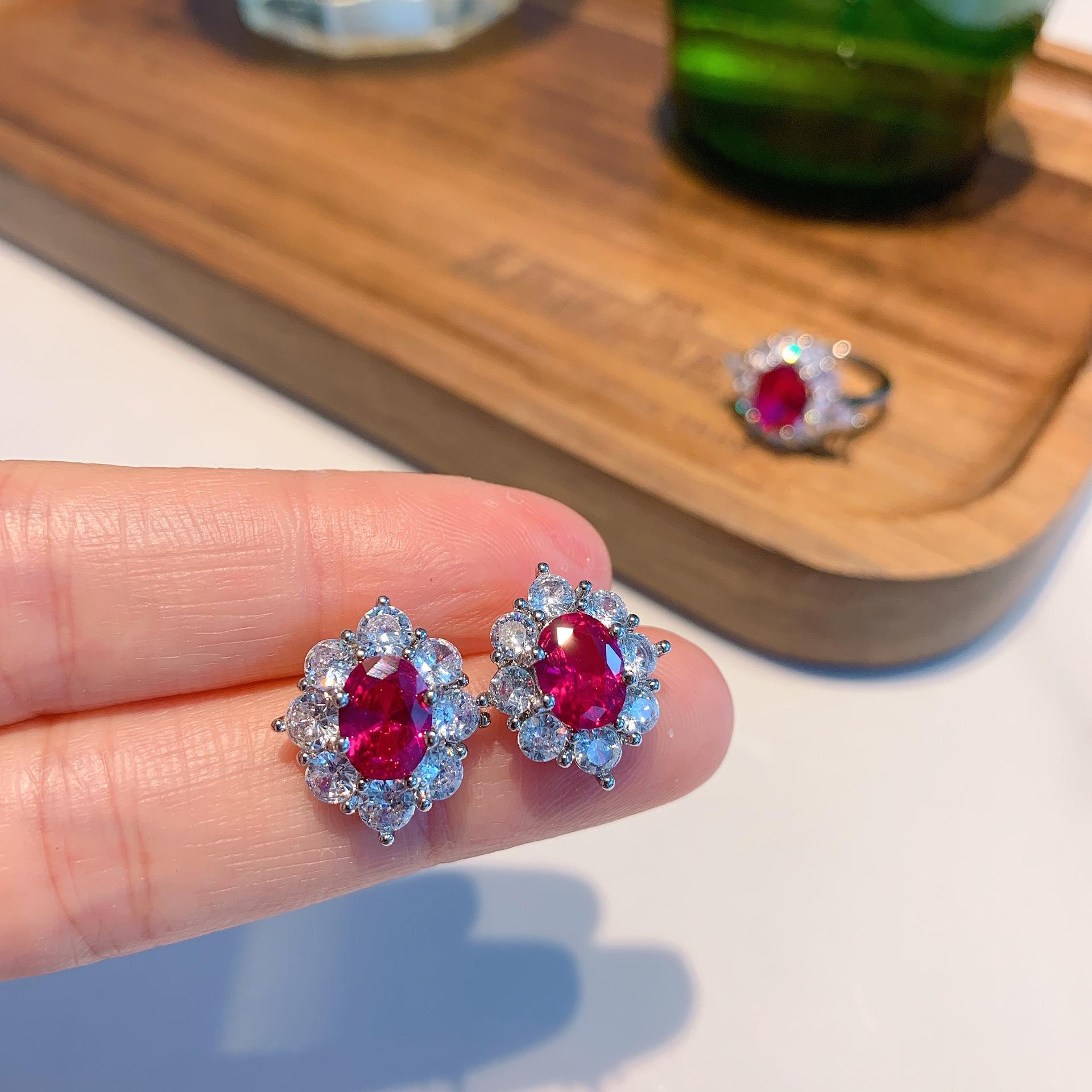 Ювелирные изделия Цветное сокровище Симуляция Красное стекло Кольцо Подвеска Пусеты Денье 8 * 10-6 * 8 Набор
Ювелирные изделия Цветное сокровище Симуляция Красное стекло Кольцо Подвеска Пусеты Денье 8 * 10-6 * 8 Набор