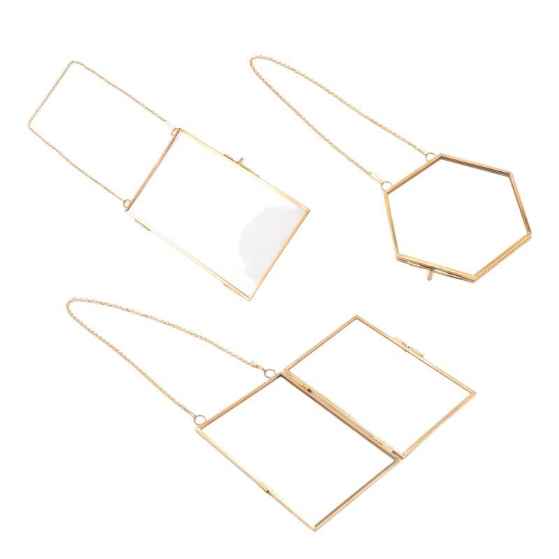 Aug. 3 Packs Pressed Flowers Glass Frames- Golden Hanging Glass Picture Frames With Chain Floating DIY Artwork Display Frames
Aug. 3 Packs Pressed Flowers Glass Frames- Golden Hanging Glass Picture Frames With Chain Floating DIY Artwork Display Frames