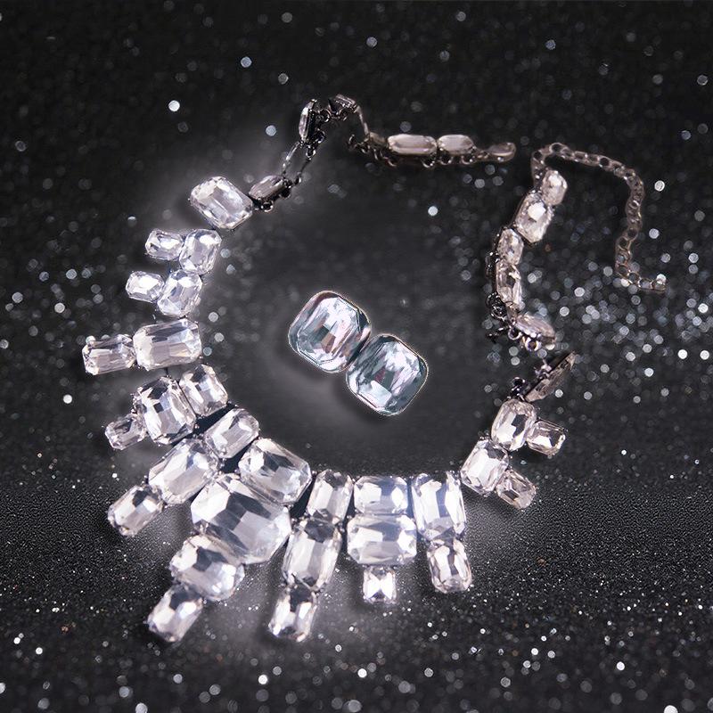 A set of necklace stud earrings fashion colored crystal necklace jewelry luxury trend square full diamond білий
A set of necklace stud earrings fashion colored crystal necklace jewelry luxury trend square full diamond білий