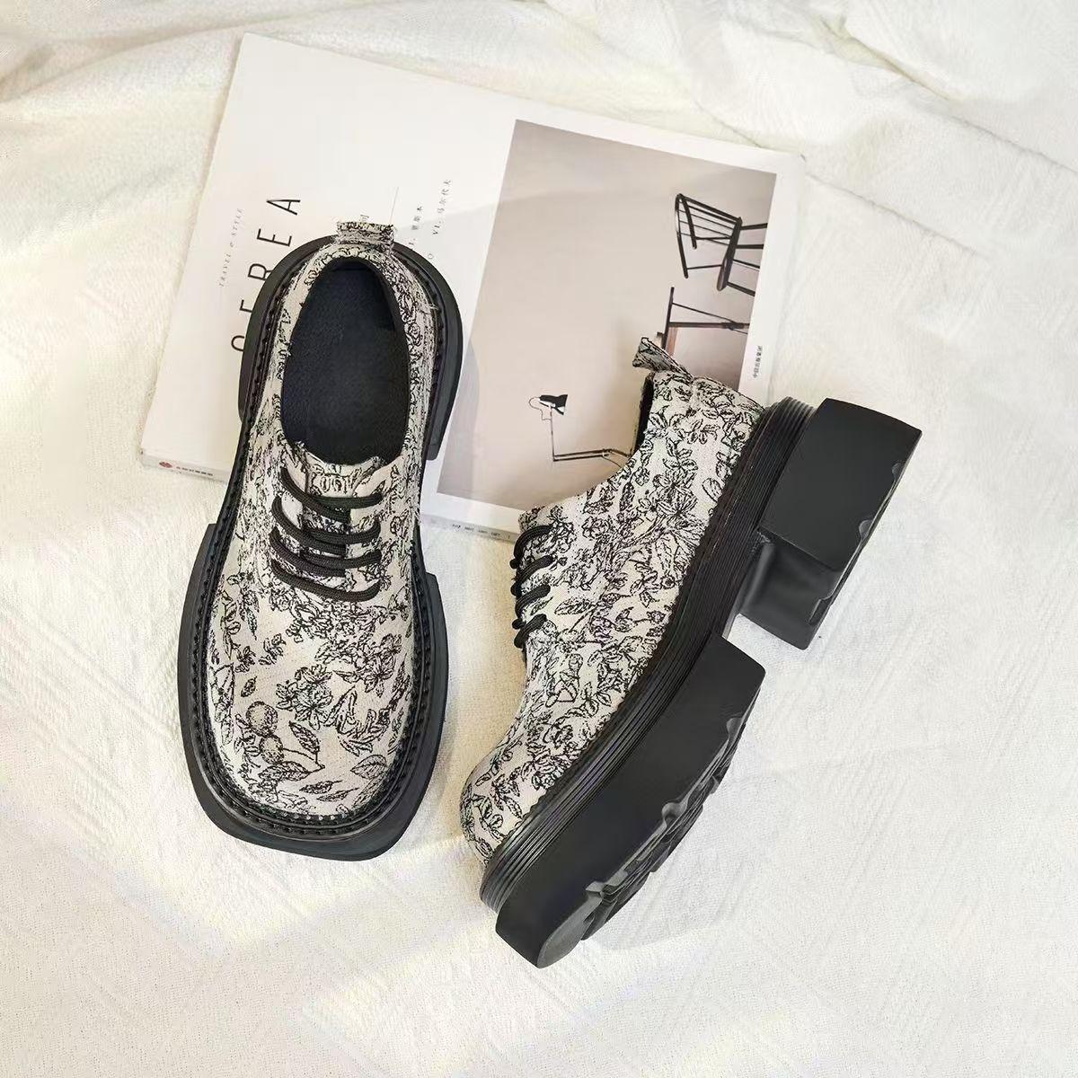 Platform muffin new Chinese single shoes 2024 spring new Internet celebrity popular fashion versatile front lace-up loafers 35
Platform muffin new Chinese single shoes 2024 spring new Internet celebrity popular fashion versatile front lace-up loafers 35