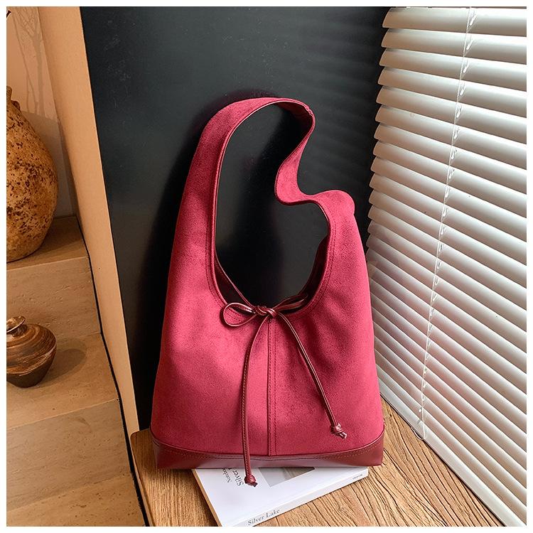 Матовая сумка в стиле ретро большой вместимости женская осенне-зимняя повседневная на плечо подмышку сумка-пельмень для поездок на работу красный
Матовая сумка в стиле ретро большой вместимости женская осенне-зимняя повседневная на плечо подмышку сумка-пельмень для поездок на работу красный