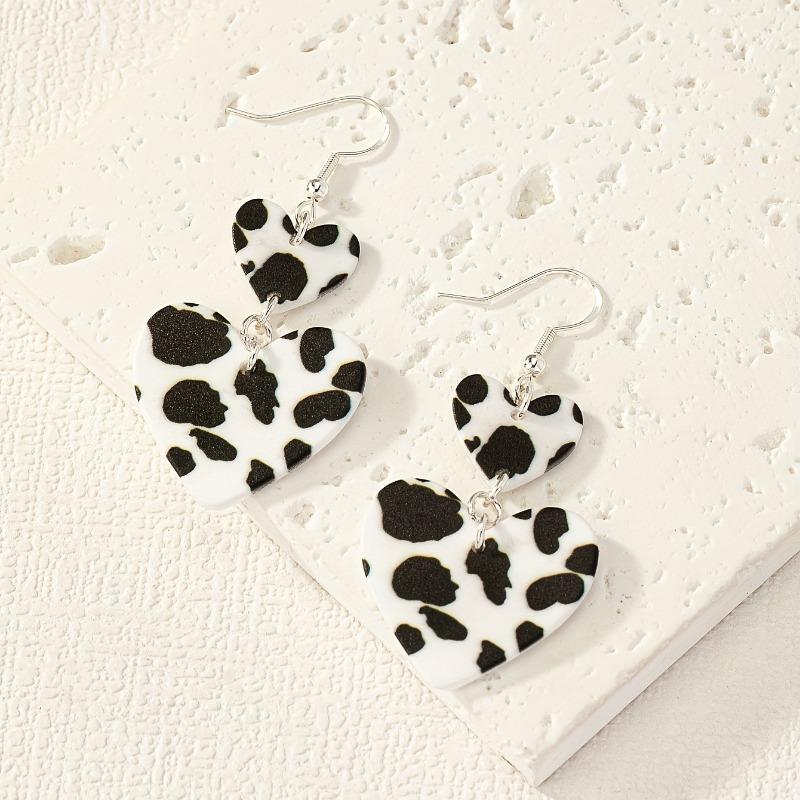 A Pair of Fashionable Acrylic Printed Spotted Cow Pattern Love Earrings Daily Casual All-match Women s Ears
A Pair of Fashionable Acrylic Printed Spotted Cow Pattern Love Earrings Daily Casual All-match Women s Ears