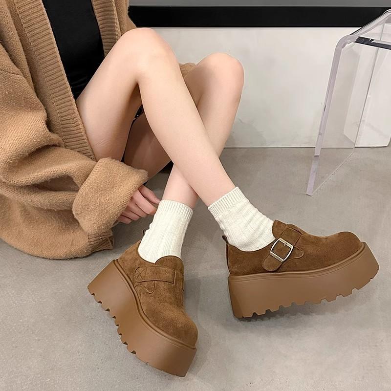 The thick sole of the muffin increases the height of the new female autumn model, and the small man pedals the Boken single shoes with one foot. 40 верблюд
The thick sole of the muffin increases the height of the new female autumn model, and the small man pedals the Boken single shoes with one foot. 40 верблюд