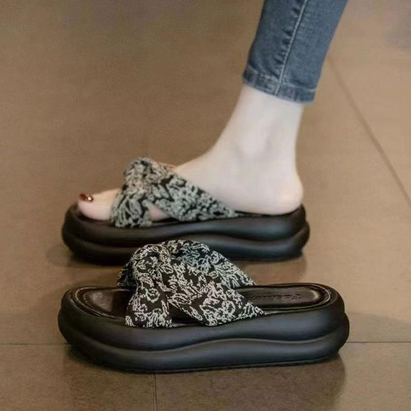 National style with skirt cool slippers women s summer wear new new Chinese embroidered muffin thick bottom beach one-word drag 35
National style with skirt cool slippers women s summer wear new new Chinese embroidered muffin thick bottom beach one-word drag 35