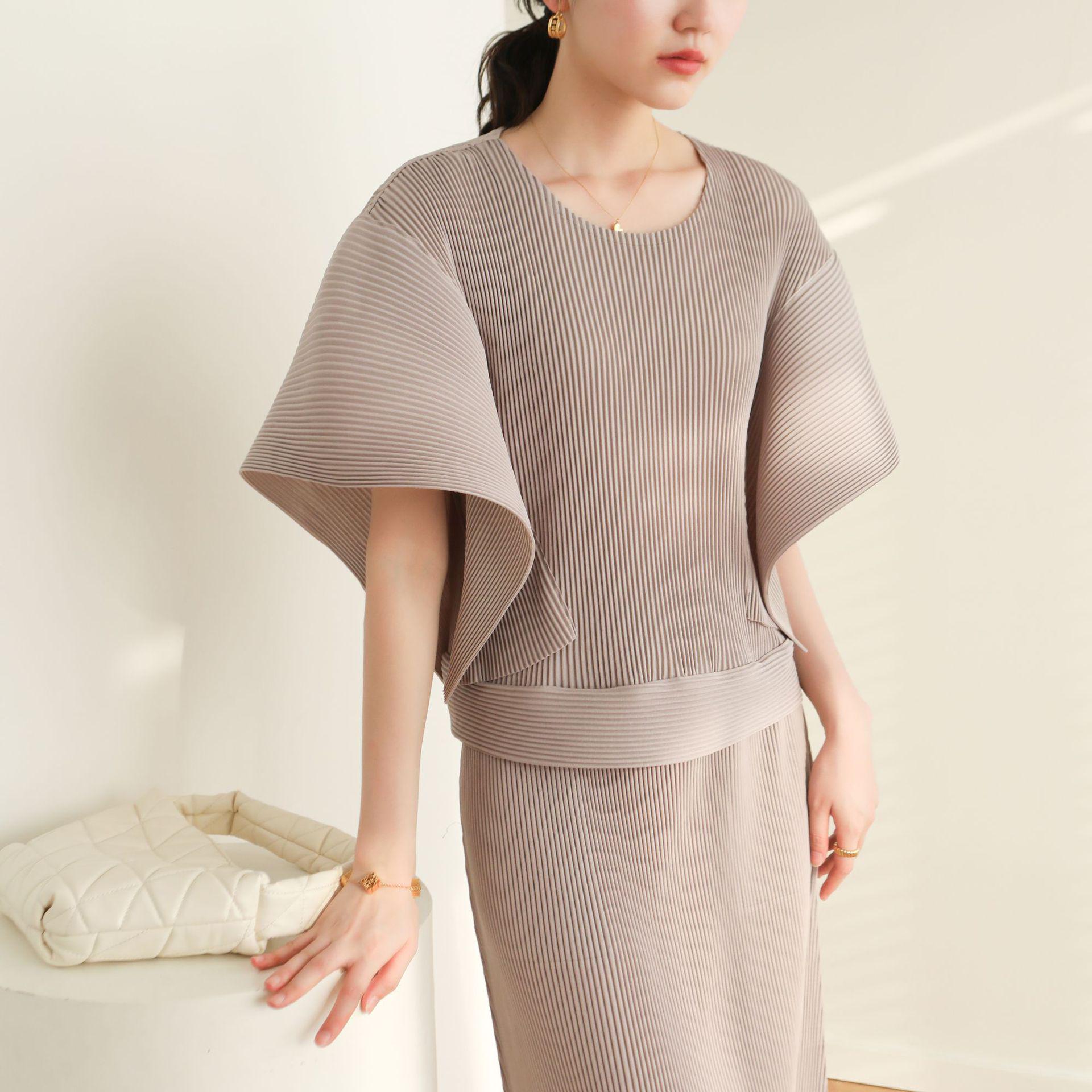 2026 Spring Arrival Miyake High-End Pleated Casual T-shirt with South Asian Pastoral Design One Size
2026 Spring Arrival Miyake High-End Pleated Casual T-shirt with South Asian Pastoral Design One Size