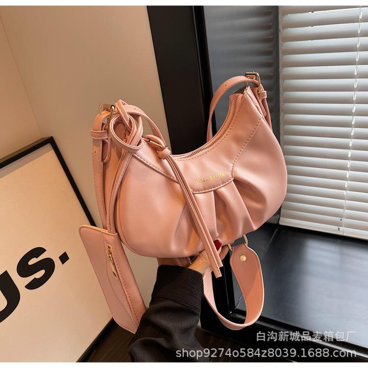 French premium niche bag women s 2025 new summer popular messenger bag fashion shoulder bag crescent bag розовый
French premium niche bag women s 2025 new summer popular messenger bag fashion shoulder bag crescent bag розовый