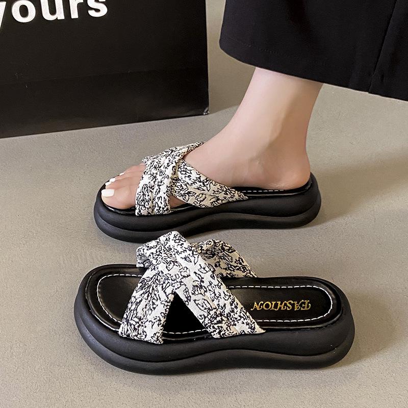 Premium slippers women s fashion 2025 new summer versatile thick-bottomed beach slippers 35 чёрный
Premium slippers women s fashion 2025 new summer versatile thick-bottomed beach slippers 35 чёрный