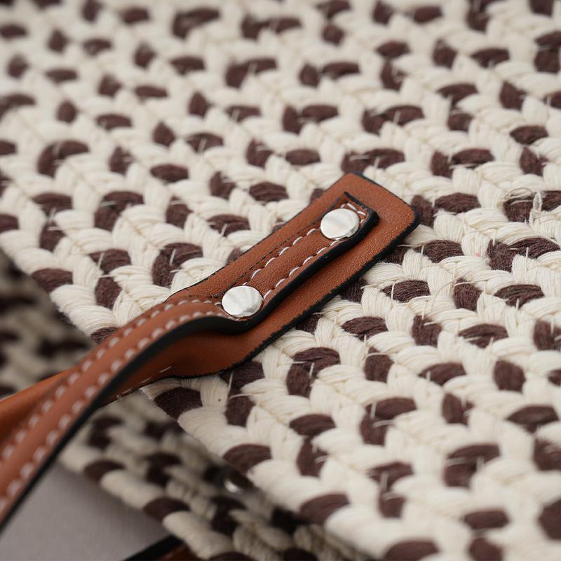 Premium commuter leopard print large-capacity bag 2025 new foreign versatile shoulder bag beach vacation tote bag 28*9*25 хаки
Premium commuter leopard print large-capacity bag 2025 new foreign versatile shoulder bag beach vacation tote bag 28*9*25 хаки