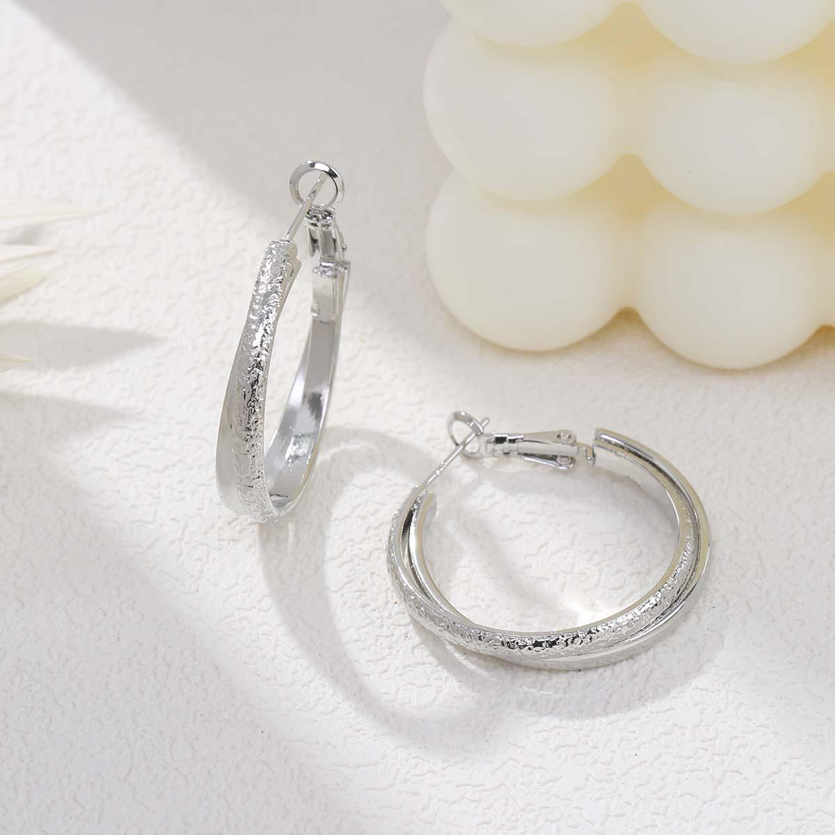 Серьги Simple Atmosphere Geometric Circle Winding, персонализированные золотые модные серьги, роскошные серьги высокого класса
Серьги Simple Atmosphere Geometric Circle Winding, персонализированные золотые модные серьги, роскошные серьги высокого класса