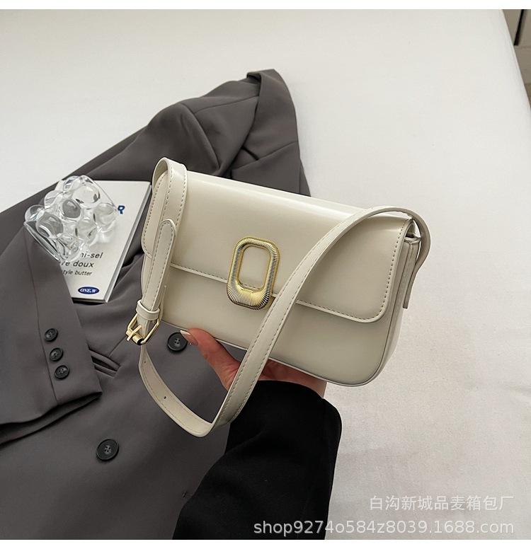 Simple, fashionable and versatile small square bag, autumn and winter Korean version of trendy tofu bag, women s commuting shoulder messenger bag білий
Simple, fashionable and versatile small square bag, autumn and winter Korean version of trendy tofu bag, women s commuting shoulder messenger bag білий