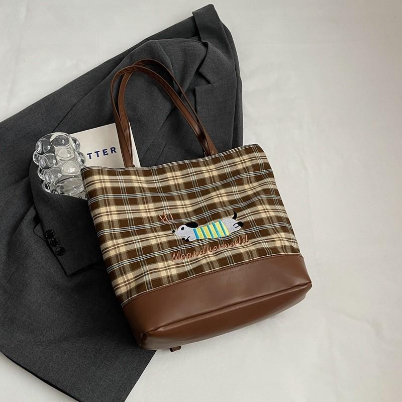 Vintage Style One Shoulder Crossbody Tote Bag Chic Minimalist Casual Design For 2024 Summer Style Four
Vintage Style One Shoulder Crossbody Tote Bag Chic Minimalist Casual Design For 2024 Summer Style Four