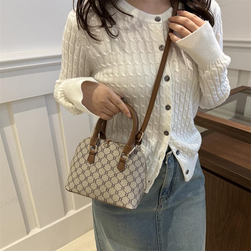 Simple shell bag niche design retro printed shoulder bag autumn new messenger women s bag
Simple shell bag niche design retro printed shoulder bag autumn new messenger women s bag
