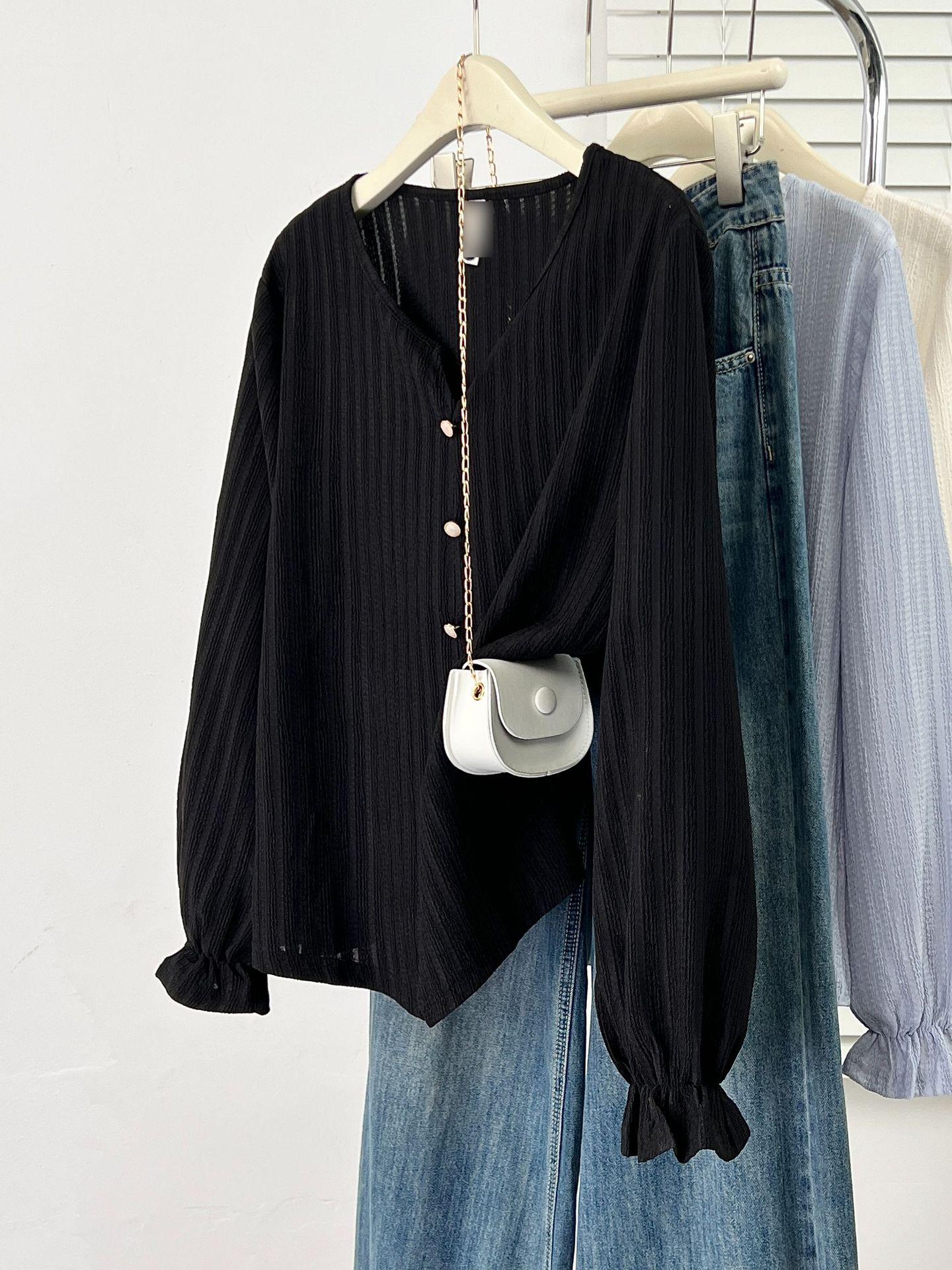 Plus Size Women s V-Neck Top: Spring 2026 Arrival, Button-Studded, Loose Fit Pullover 3XL (150-170 kg) чорний
Plus Size Women s V-Neck Top: Spring 2026 Arrival, Button-Studded, Loose Fit Pullover 3XL (150-170 kg) чорний