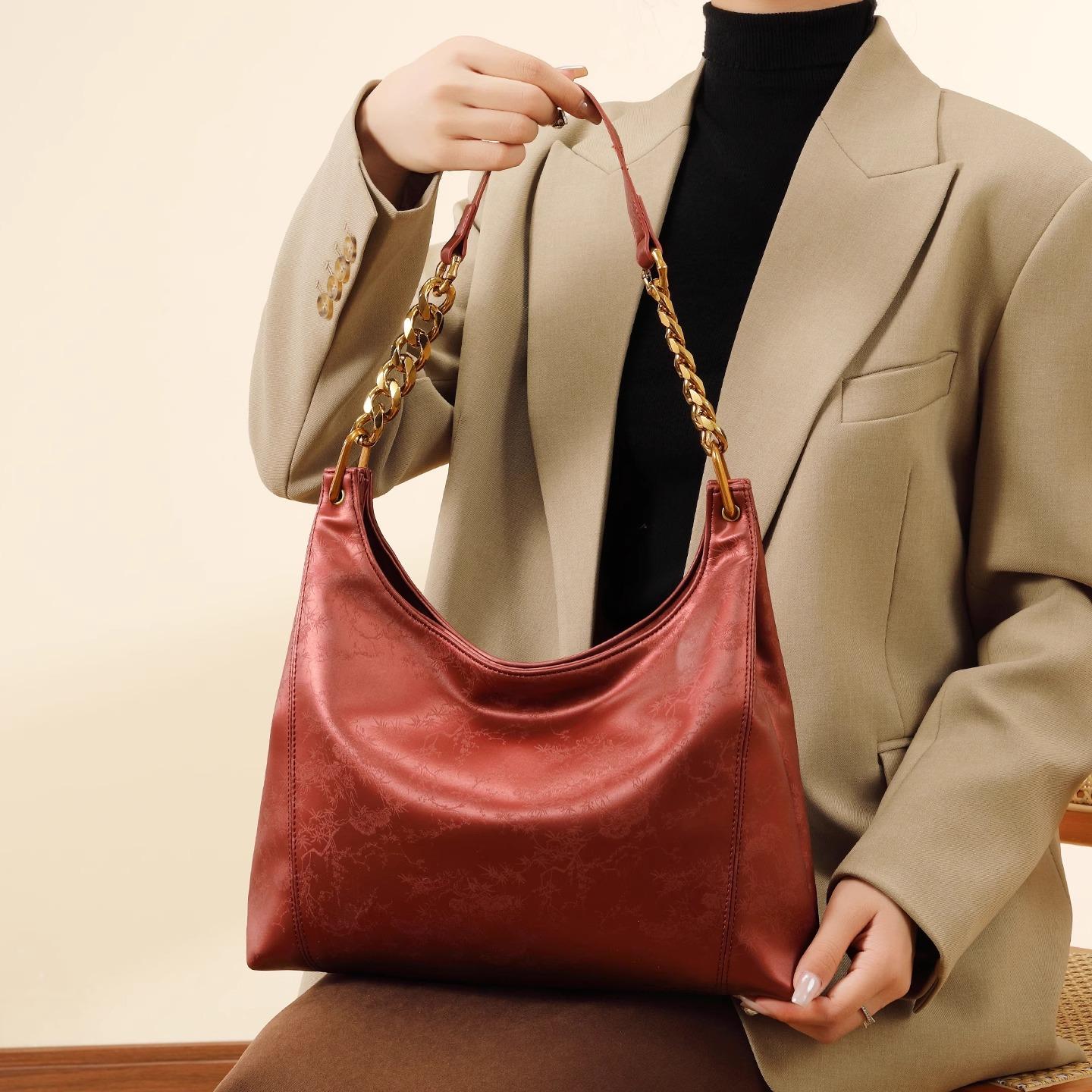 High-End Large-Capacity Oil Wax Leather Shoulder Underarm Bag Women S Spring Fashion Niche Retro Messenger Tote Bag китайська червоний колір
High-End Large-Capacity Oil Wax Leather Shoulder Underarm Bag Women S Spring Fashion Niche Retro Messenger Tote Bag китайська червоний колір